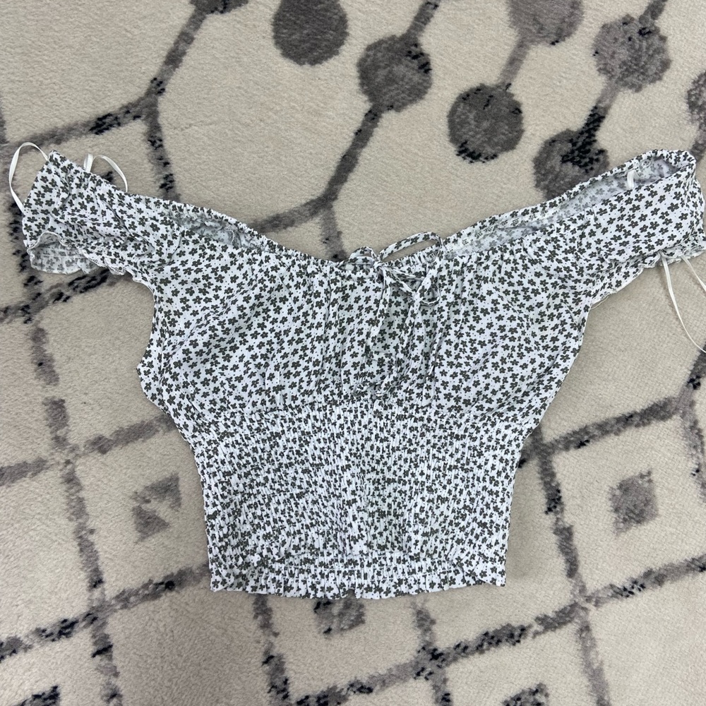 PacSun Green Floral Cropped Blouse
